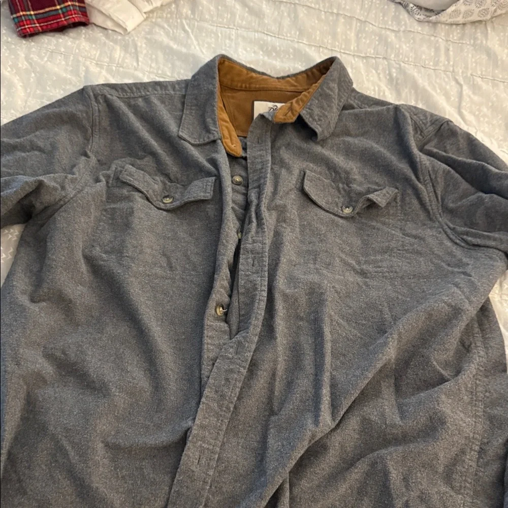 Legendary Whitetails Men’s Flannel - Picture 3 of 3